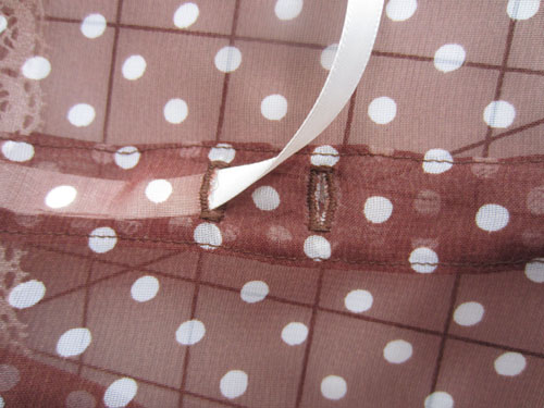 thread ribbon into casing