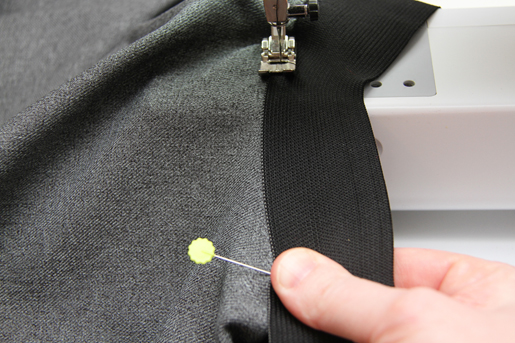 hold elastic taut
