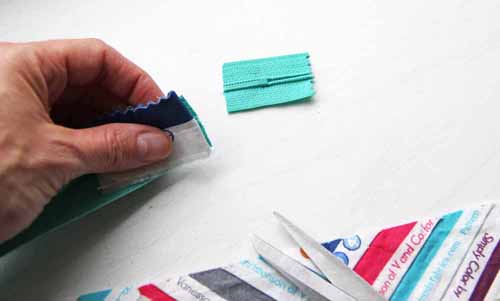 Zipped Up Selvage Pouch Free Tutorial