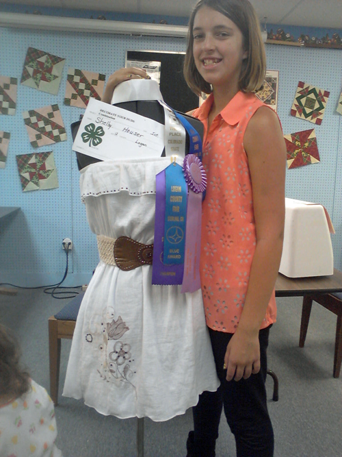shelby with 4-H dress on manniquin