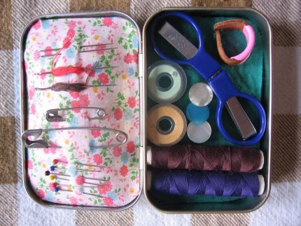 Hot to Make a Candy-Tin Sewing Kit - from Craft Stylish