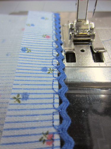 Floating Rickrack Sewing Technique