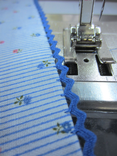 Floating Rickrack Sewing Technique