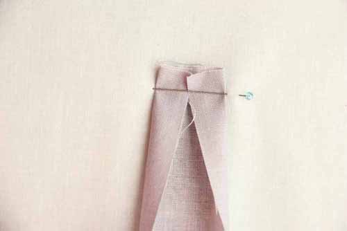 How to Make a Bias Tape Throw Pillow