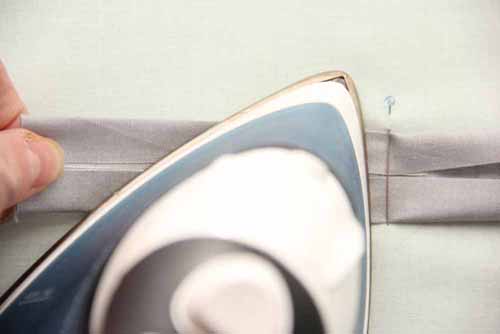 How to Make a Bias Tape Throw Pillow