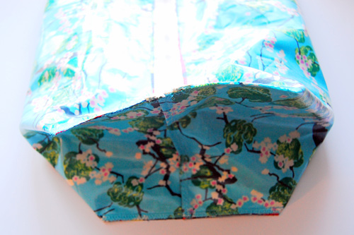How to Make a Ruffle Duffle Bag