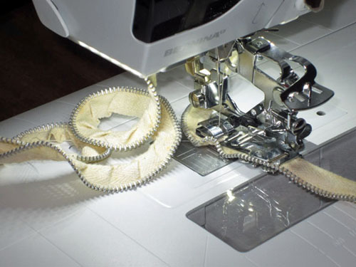 gather/pleat the zipper tape