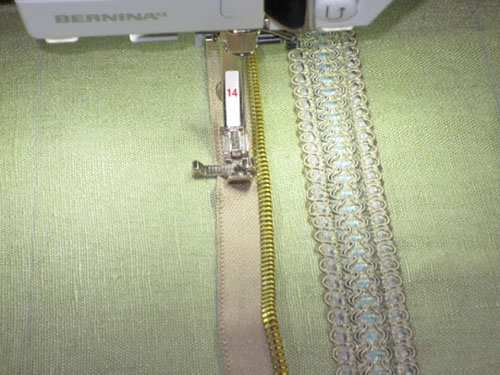 Zipper Foot with Guide #14