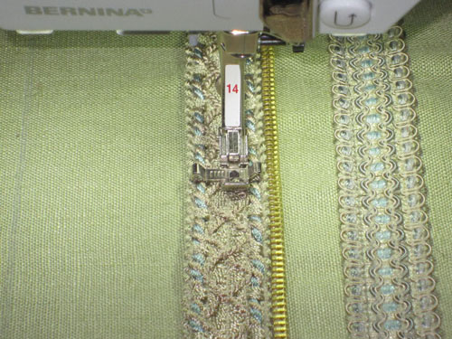 Zipper Foot with Guide #14