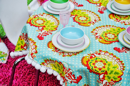 pom-pom tablecloth