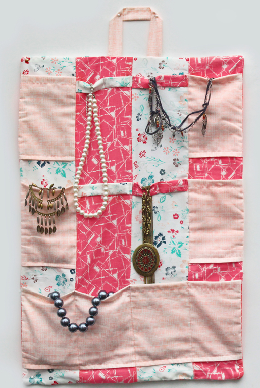 DIY Roll-Up Travel Jewelry Case - Free Tutorial