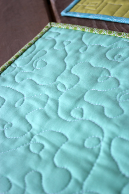LoopDeLoop Free Motion Quilting on Fabric