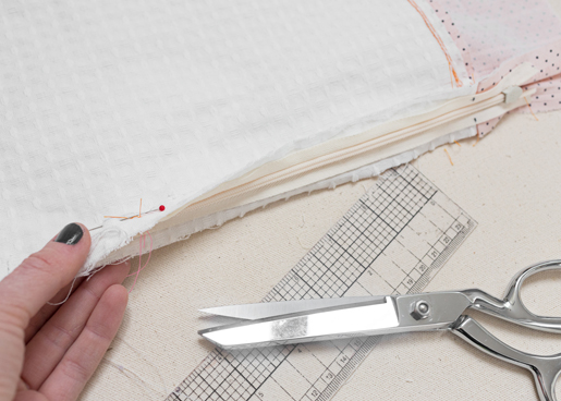 zipper_tutorial: pinning zipper tapes