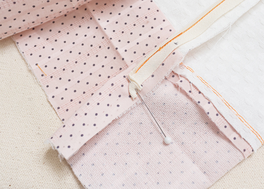 zipper_tutorial: Folding zipper tape to the side