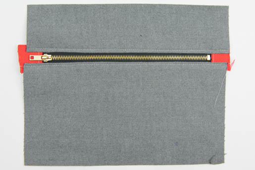 BERNINA Wool-iPad-Case-Pressing Close to the Zipper Step 4
