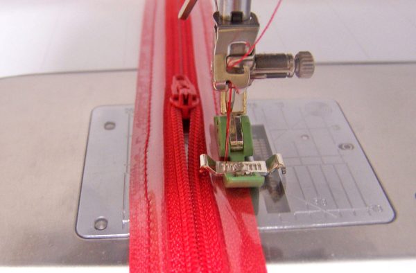 How to sew a clear vinyl zippered pouch