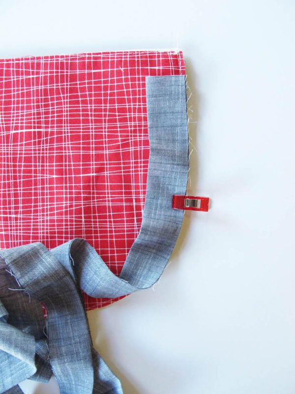Vinyl Zip Pouch Tutorial - start sewing the raw edge