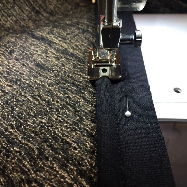 How to use piping in a garment