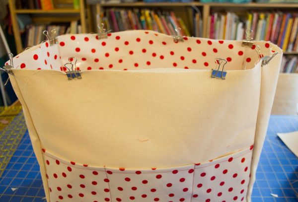 Oilcloth-lined Garden Tote Tutorial - keep the layers from shifting 