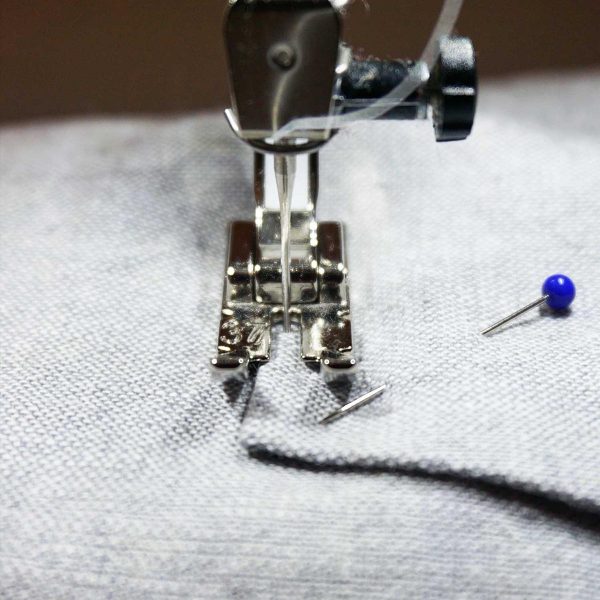 16SewDIY-HowToSewButtonDown-Tips-1200x1200-TopstitchPocket2