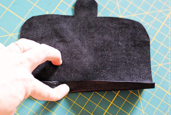 Finger Press Traveler's Purse Flap