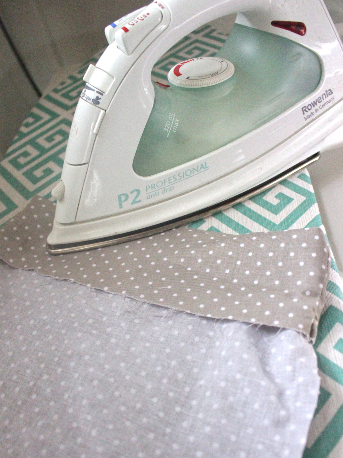 Reusable washable lunch bag Tutorial step seven: fold and iron the top if the lining