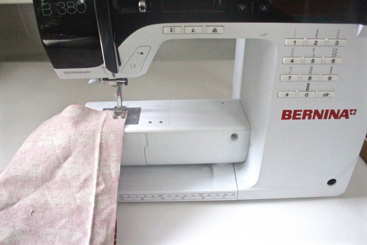Reusable washable lunch bag Tutorial Step two: sew the main fabric pieces together