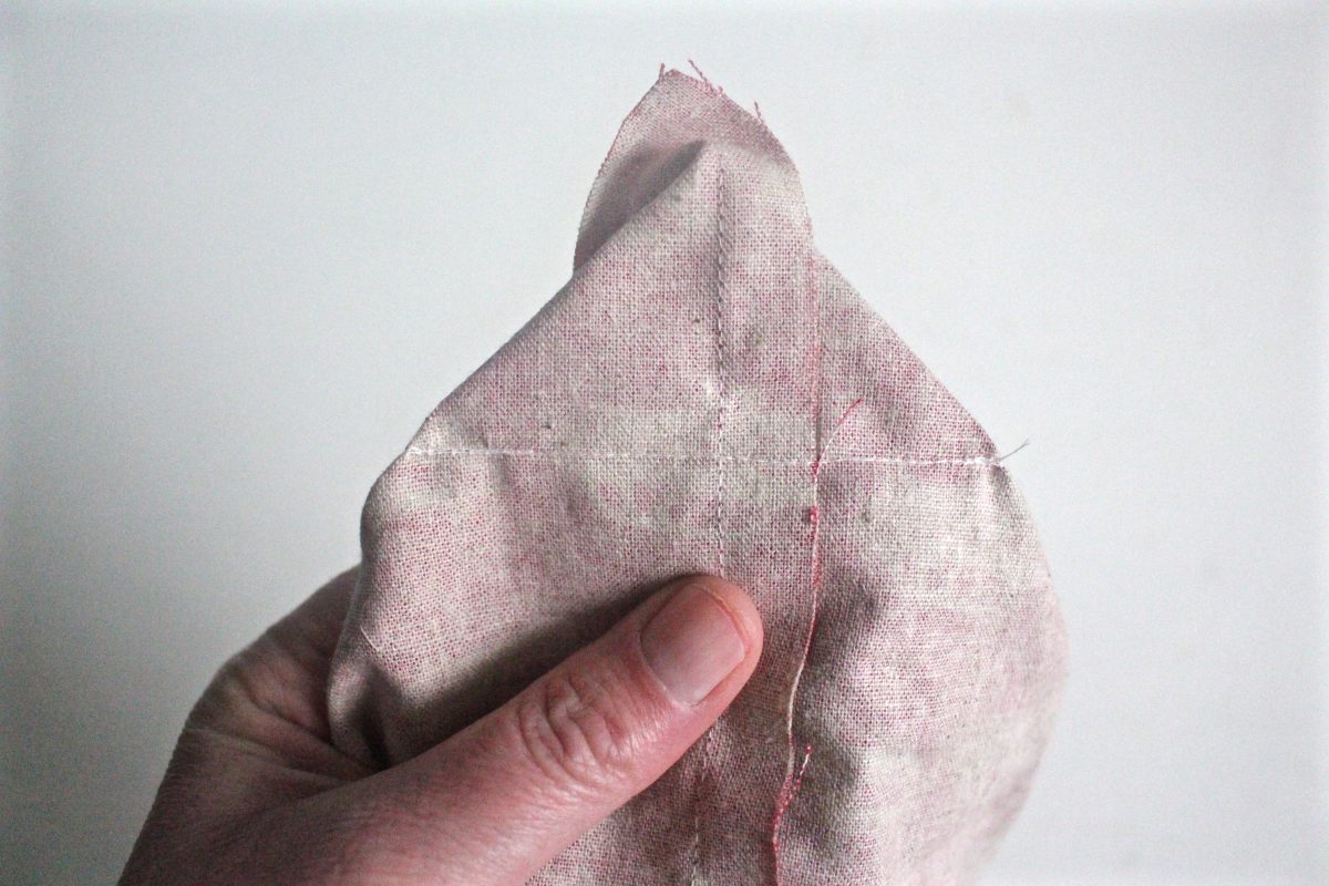 Reusable washable lunch bag Tutorial Step three: create a gusset