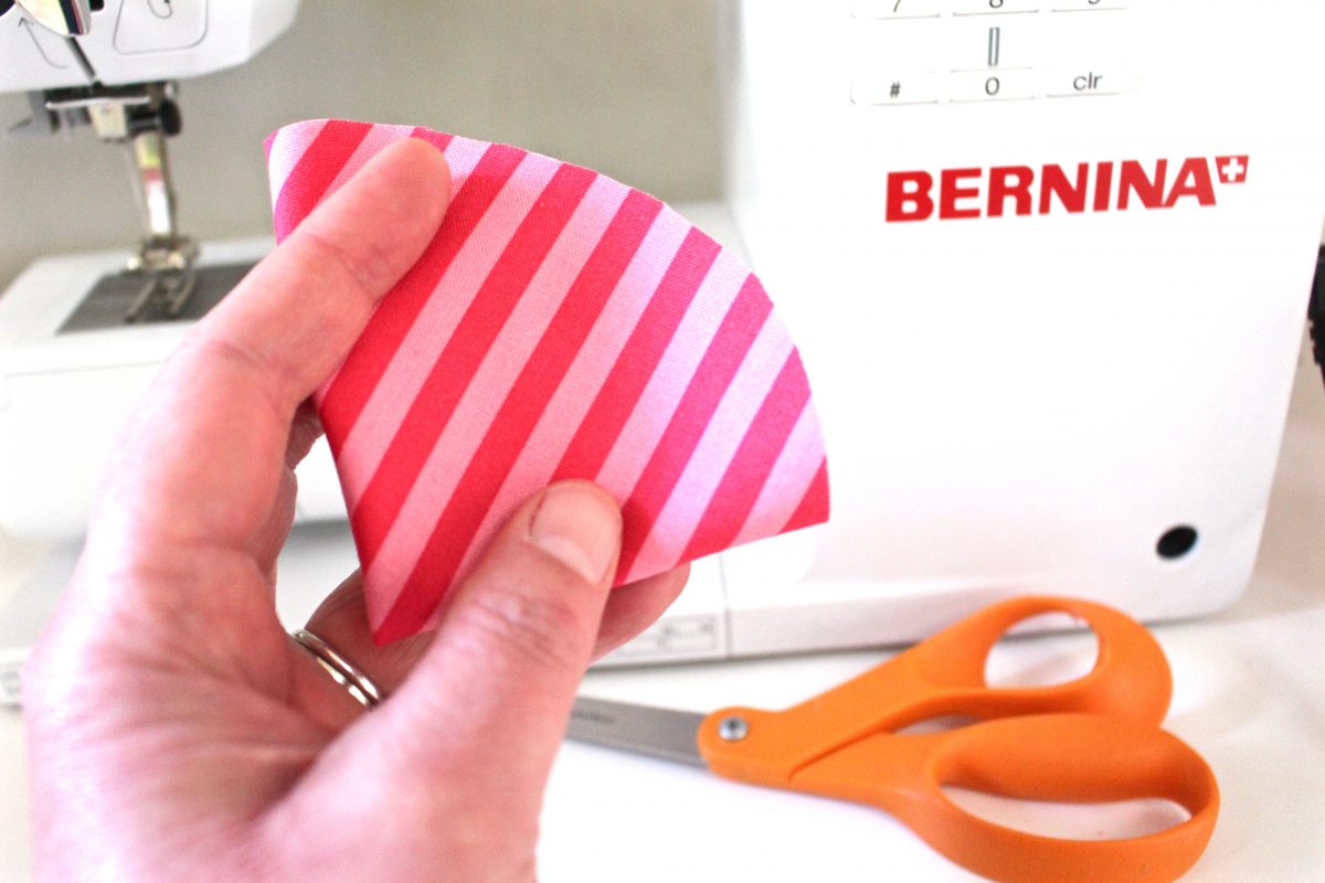 15-minute easy-sew pin cushion Step one: Cut the circle