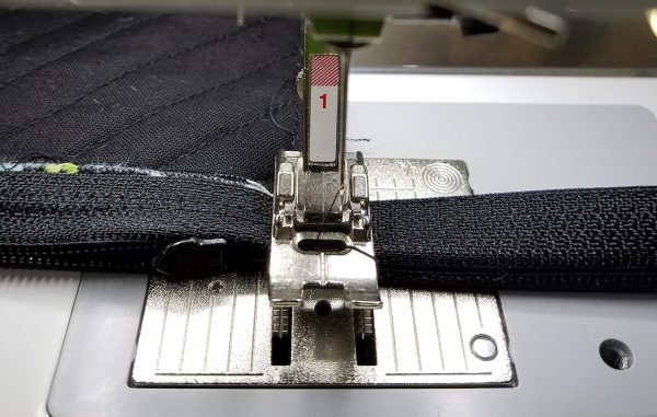 Square in a Square Zipper Bag - Zigzag through zipper