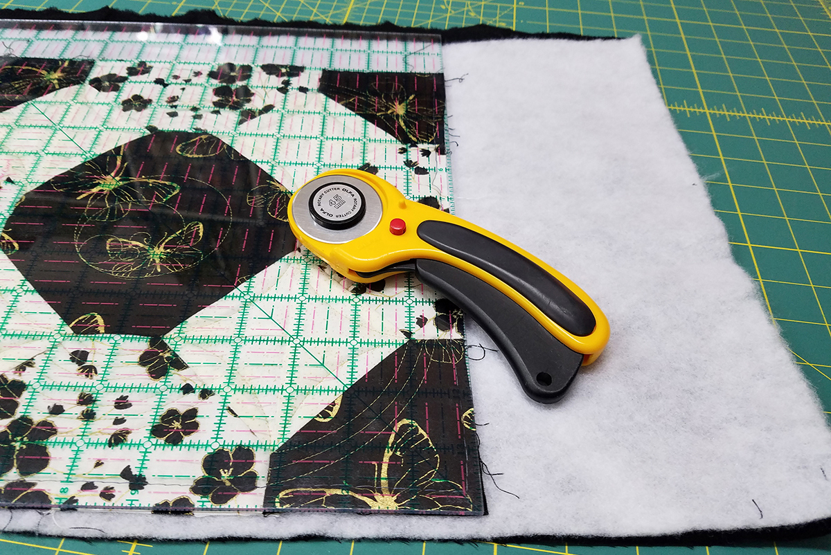 Magic circle table runner