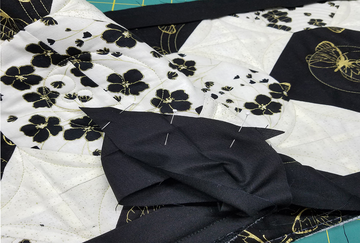 Magic circle table runner
