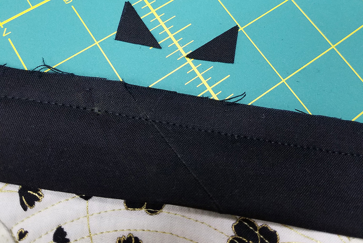 Magic circle table runner