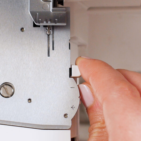 3_Threads_3_Ways_rolled_hem_selection_lever