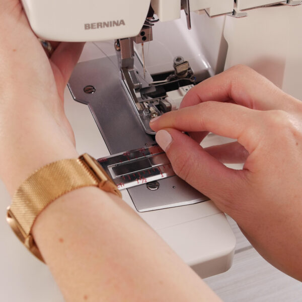 DIY_Wire-edged_Ribbon_attaching_foot