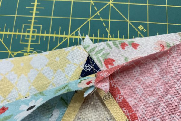 Equilateral Triangle Table Runner_Aligning triangle points