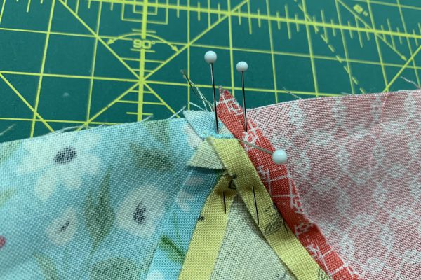 Equilateral Triangle Table Runner_Pinning triangle points