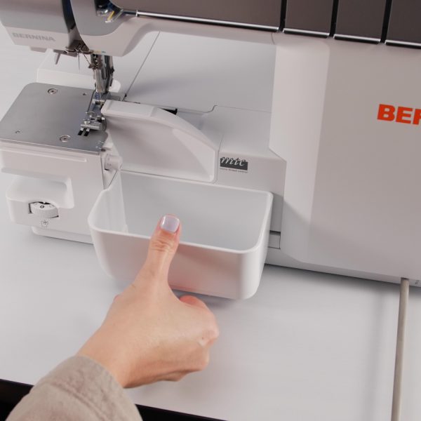 BERNINA_Air_Threading_Overlocker_L850_threading_cut-offs_bin