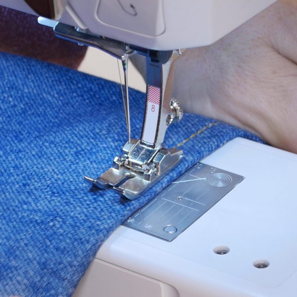 How to easily hem Jeans - stitching hem triple stitch