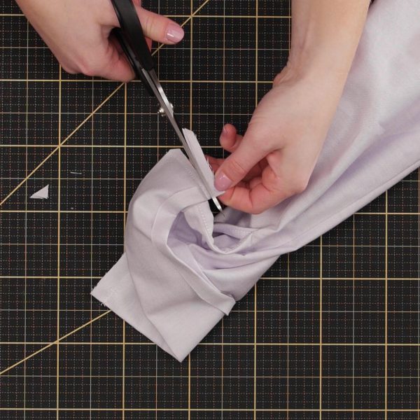 Garment_Sew-along_Part_7_Cuffs_trimming_cuff_edge