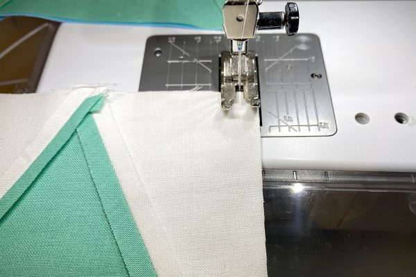 Passaflora_Post_4_Quilt_Along_17_sew_pairs_BERNINA_WeAllSew_Blog