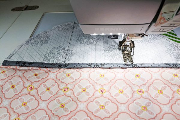 Wall Organizer Tutorial BERNINA 1200 x 800_Sewing the Divided Pocket Large Organizer