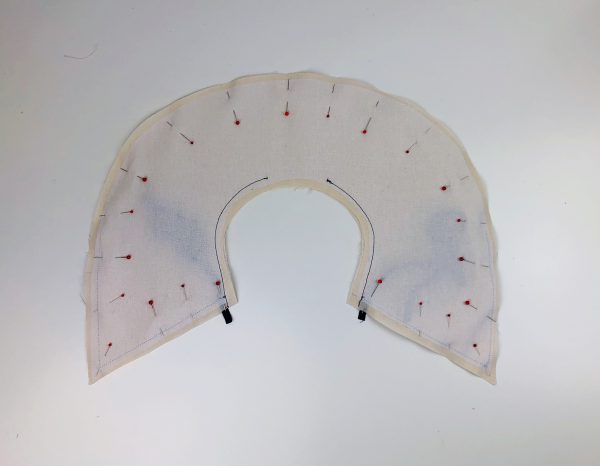 Detachable Collar Tutorial: Pinning the outer curve