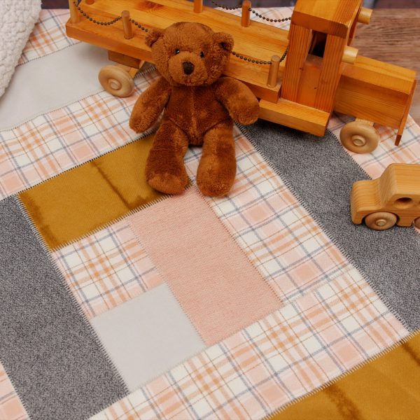 Flatlock Blanket MTC_Flatlock_Blanket_01_Beauty Shot_BERNINA_WeAllSew_Blog_1080x1080px