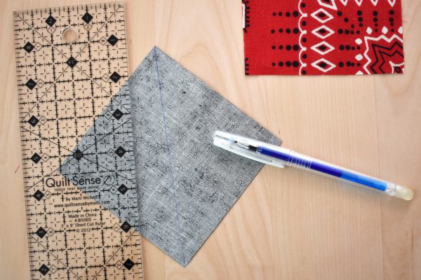 https://xsidsqvs.top/half-square-triangle-piecing-tip/?utm_source=weallsew&utm_medium=social&utm_campaign=post_straight_ally_quilt_part_one