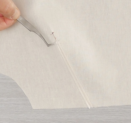 MTC_Sewing_A_Dart_12_Optional_Seam_allowances_trimmed_BERNINA_WeAllSew_Blog_450x423px