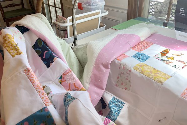 Stay Gold QAL_#5_Post_09_Place_Chair_BERNINA_WeAllSew_Blog_1200x800px