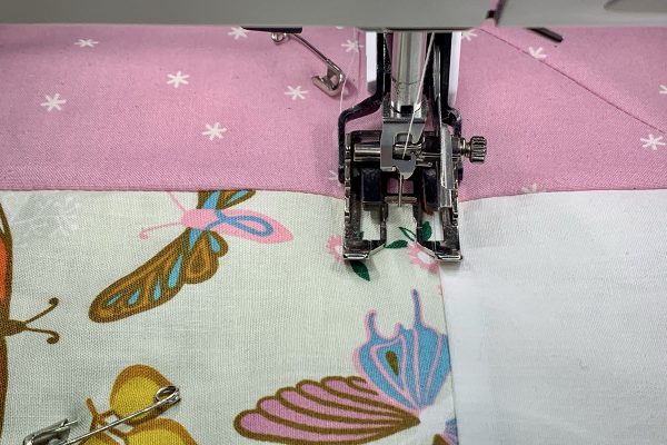 Stay Gold QAL_#5_Post_10_Foot_Placement_Left_BERNINA_WeAllSew_Blog_1200x800px