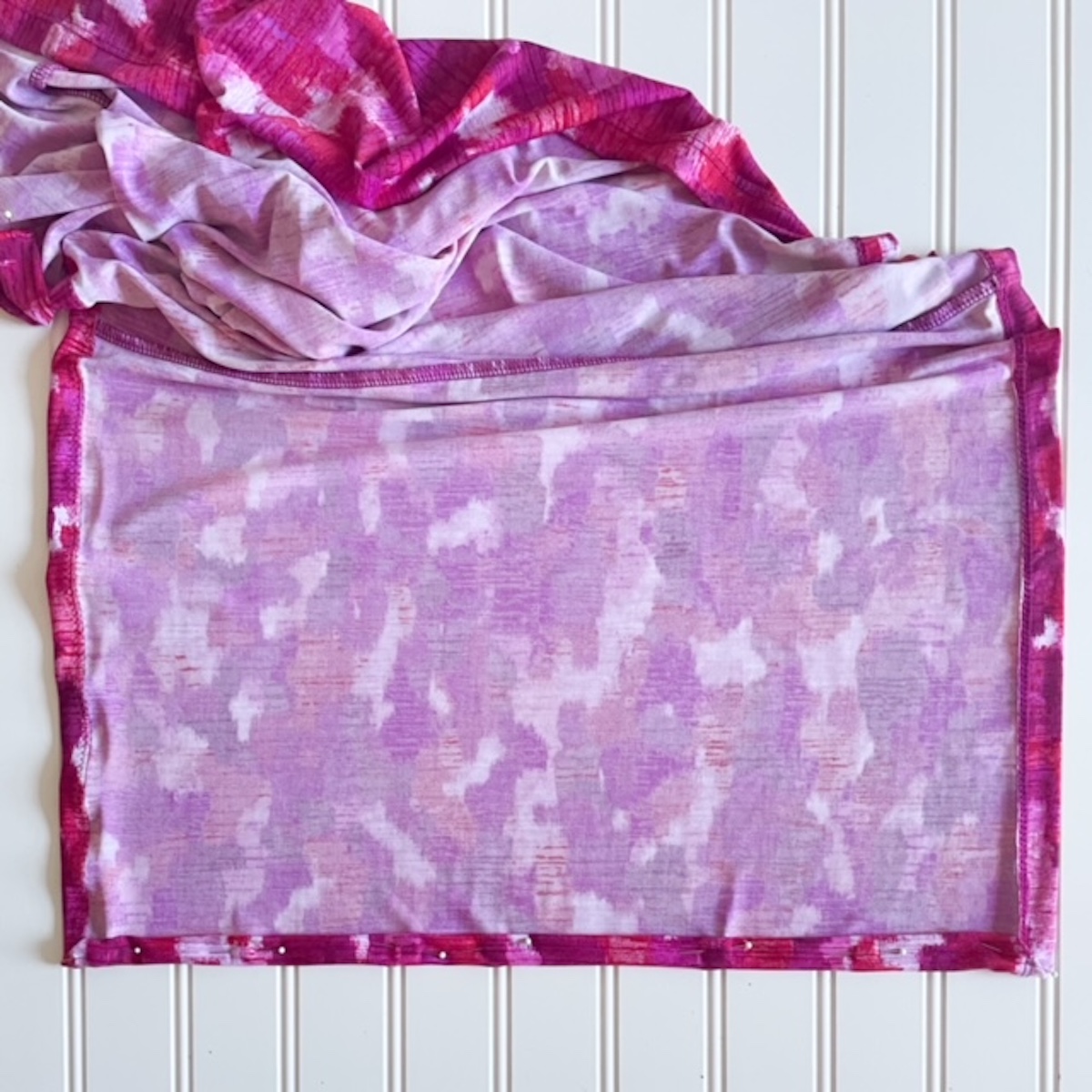 Scarf Style Bib Tutorial: Hemming the Scarf