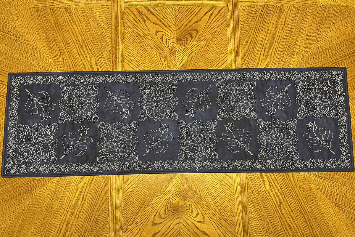 BERNINA_Made_to_Create_Studio_Whole_Cloth_Piecing_01_Finished_Table_Runner_BERNINA_WeAllSew_Blog_1200x800px